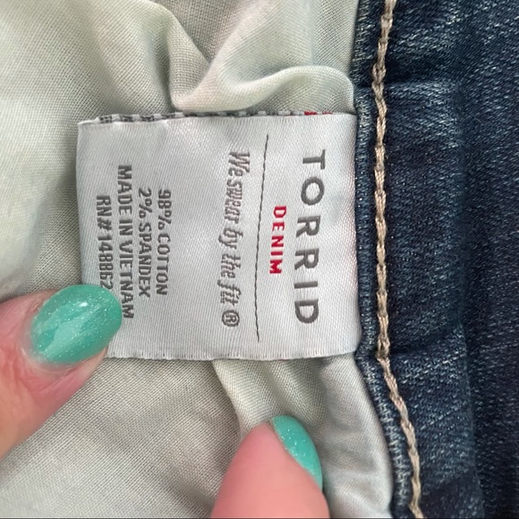 NWT torrid 5” inseam denim shorts size 20 - Picture 4 of 6